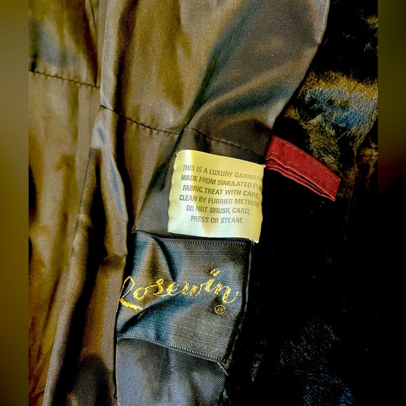 Vintage 1960s black faux-fur cuffed coat, size medium, made in England - Picture 5 of 5